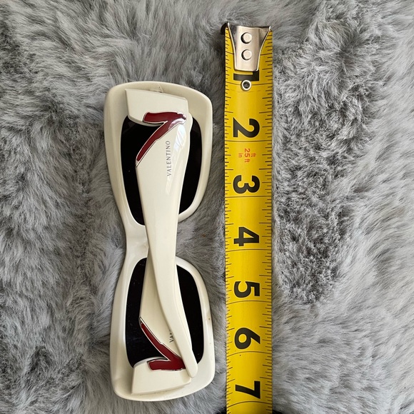 ❤️💚 VALENTINO SUN GLASSES 💚❤️ - Picture 4 of 8